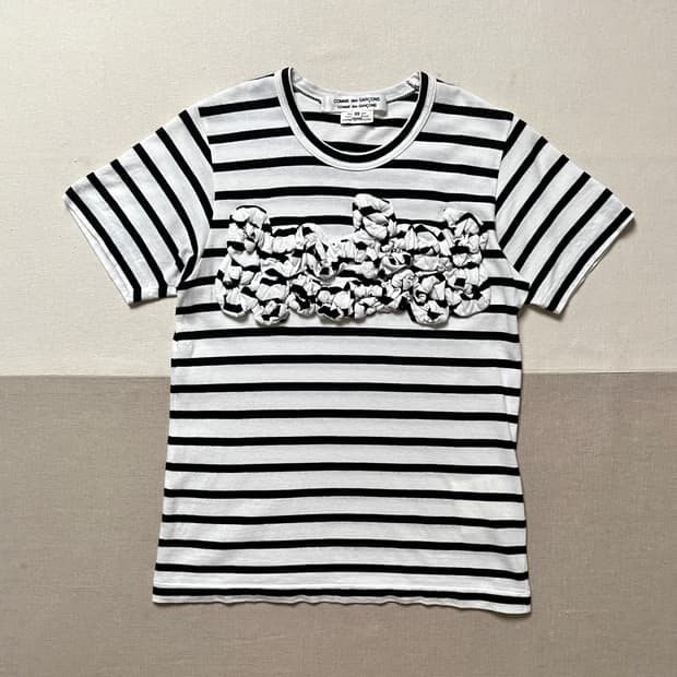 꼼데가르송 스트라이프 프릴 티셔츠 comme des garcons