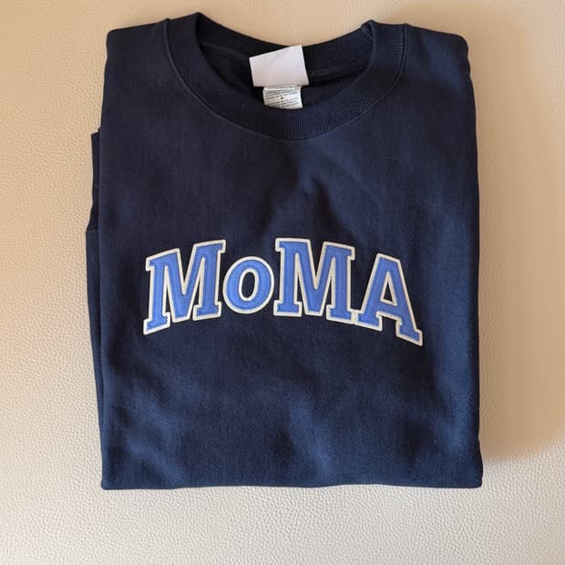 [M] 모마(MoMA) x 챔피온 리버스위브 스웻 네이비