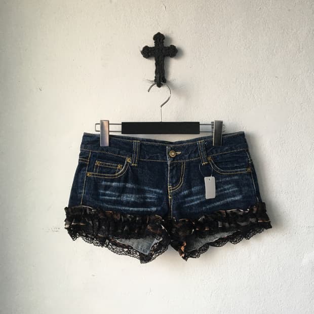 Lace point denim short