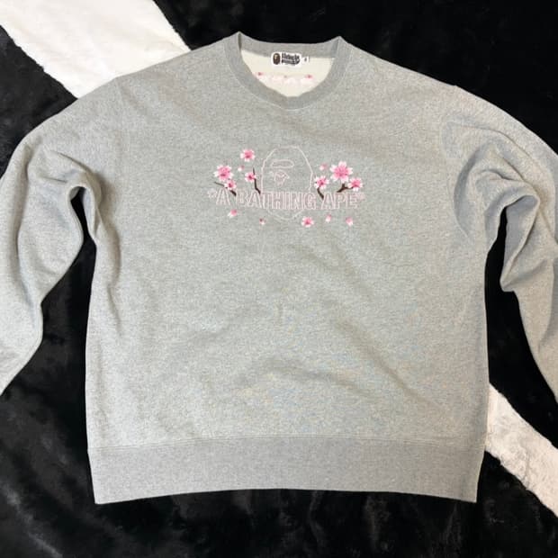 베이프 사쿠라 플라워 자수 맨투맨 xxl