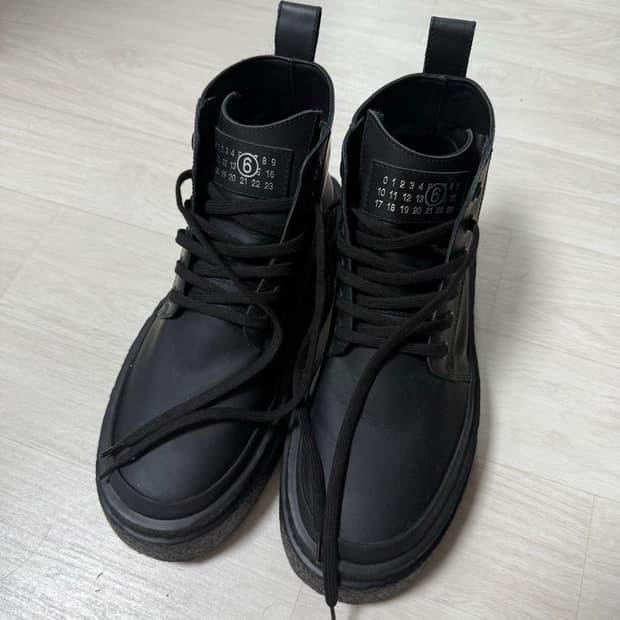 MM6 마르지엘라 블랙 하이탑 스니커즈 270 UK42