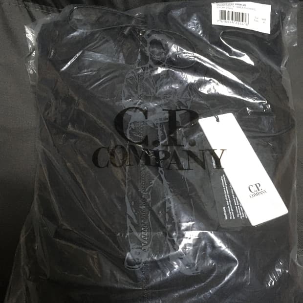 CP컴퍼니 나일론 후드 자켓 블랙 판매합니다 