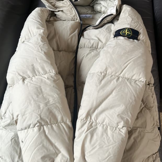XL스톤 아일랜드 나슬란 다운 자켓 베이지 - 22FW