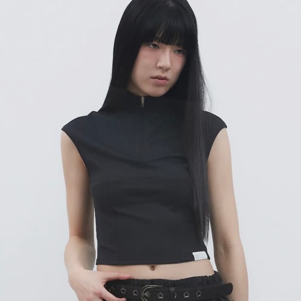 뚜오미오 STRAPPY HALF-ZIP SLEEVELESS
