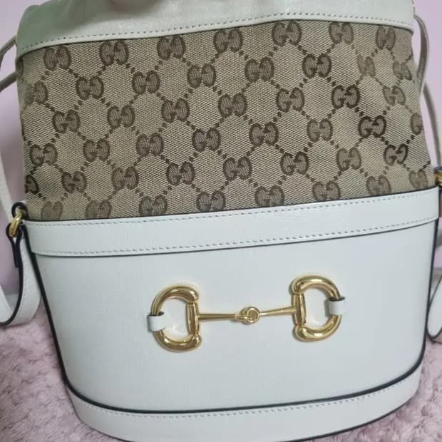 구찌 홀스빗 수프림 화이트 버킷백