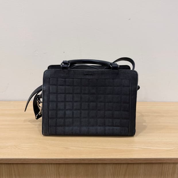 디젤 토트 숄더백 퀼팅 패턴 투웨이 스트랩 지퍼 수납 디테일 블랙