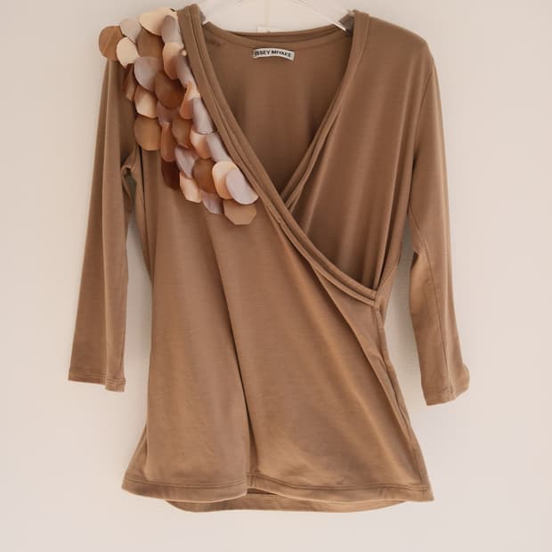 Corsage wrap top