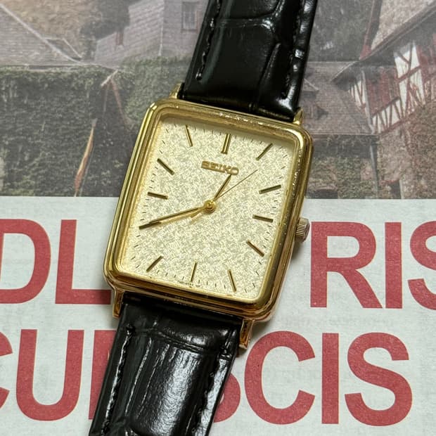 세이코 Seiko 샴페인 골드 다이얼 스퀘어 쿼츠