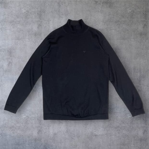 엠포리오 아르마니 Emporio Armani 블랙 반폴라 니트 54