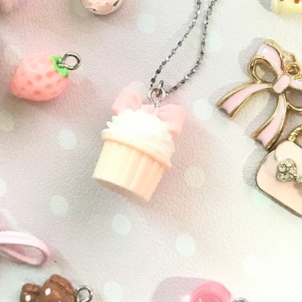 [Handmade] Strawberry Cupcake Necklace 