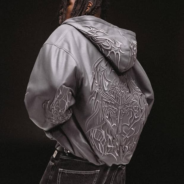 리벤지 엠브로이더리 후드 봄버 패딩