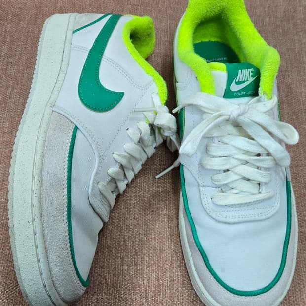 나이키 250mm-  코트 비전 로우 흰/초/형광 운동화