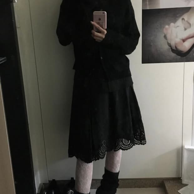 레이스 펀칭 스커트
