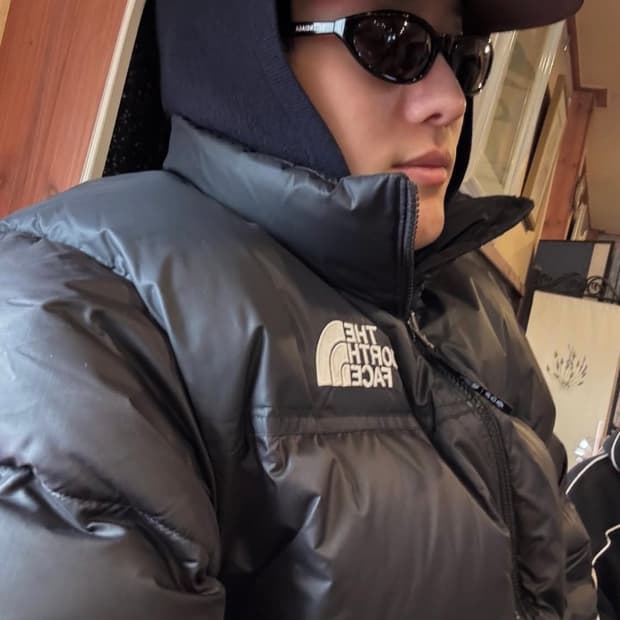 알렉스 조노 x 우즈 뉴 패스 어웨이트 트러커 햇 베이지