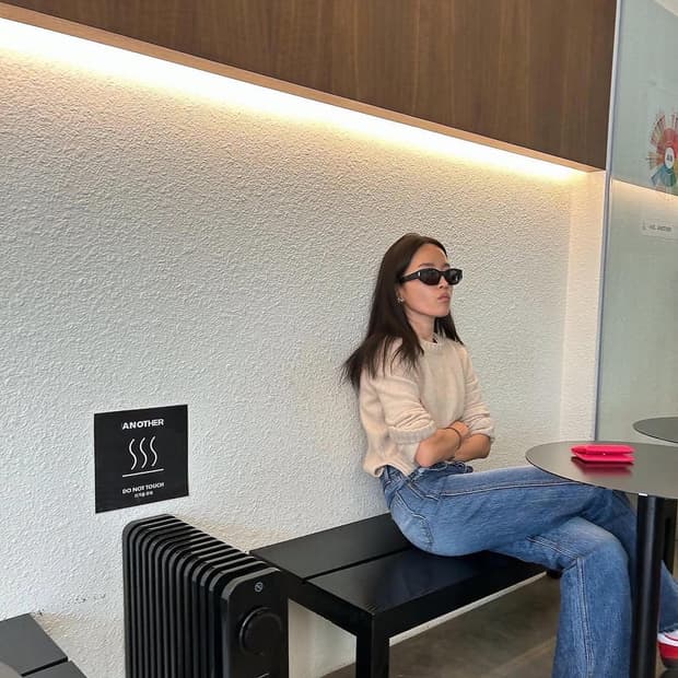 SIX AND A HALF 식스앤어하프 클래식 스트레이트 데님 중청바지