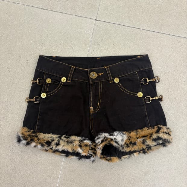 호피 퍼 버클 숏츠