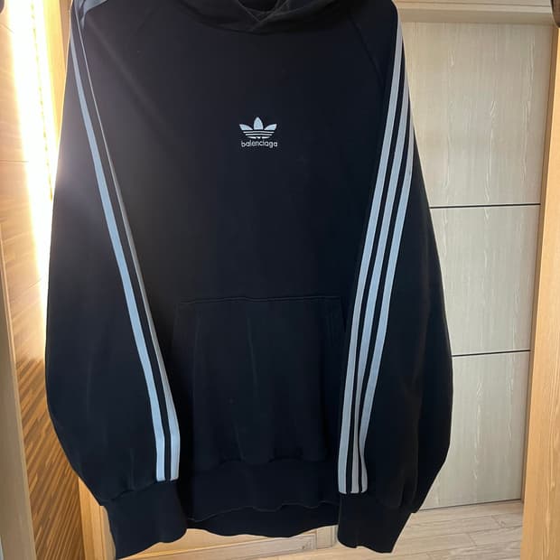 발렌시아가 아디다스 셋업