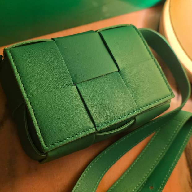 보테가 베네타 카세트백 미니 그린