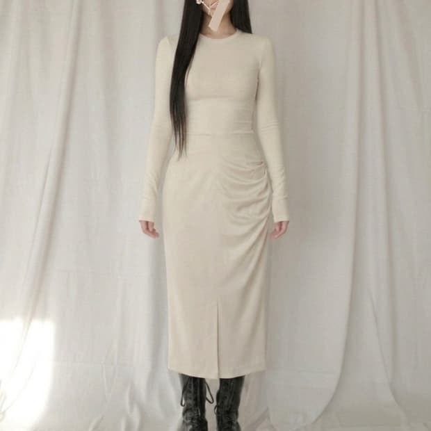 크림베이지 셔링 롱 스커트