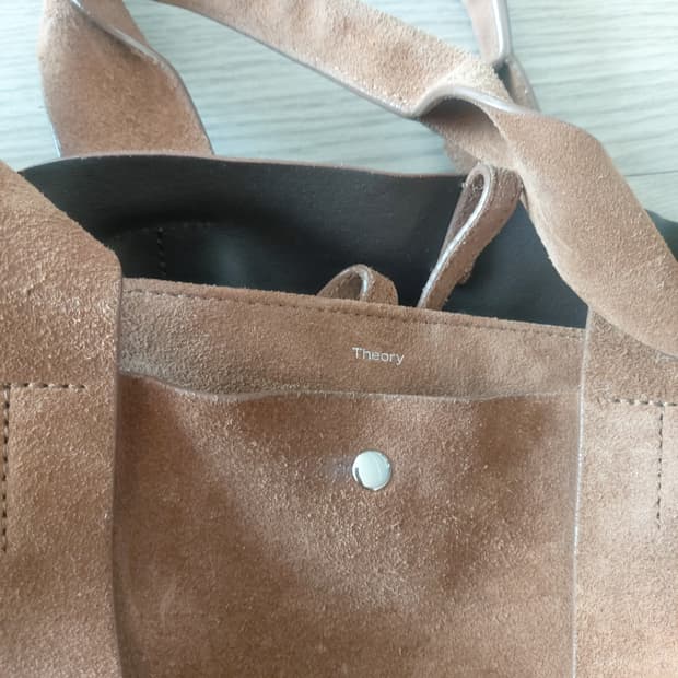 띠어리 theory 스웨이드 토트백
