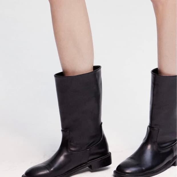 코모레비 뮤지엄 핸드메이드 와이드 클래식 미들 부츠