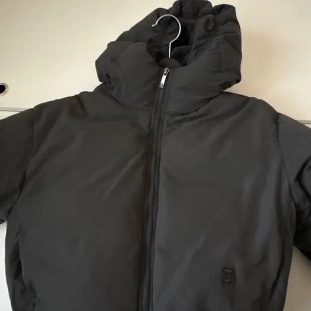 글로니 후드 다운 숏패딩 차콜