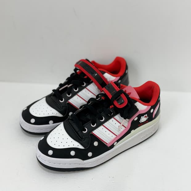 Adidas × Hello Kitty 스니커즈