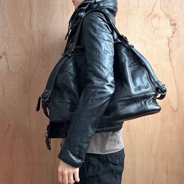 크리스찬포 벨티드 레더 백