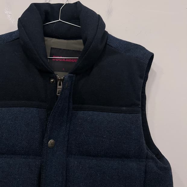 버커루 덕다운 배색 울 포켓 조끼 패딩