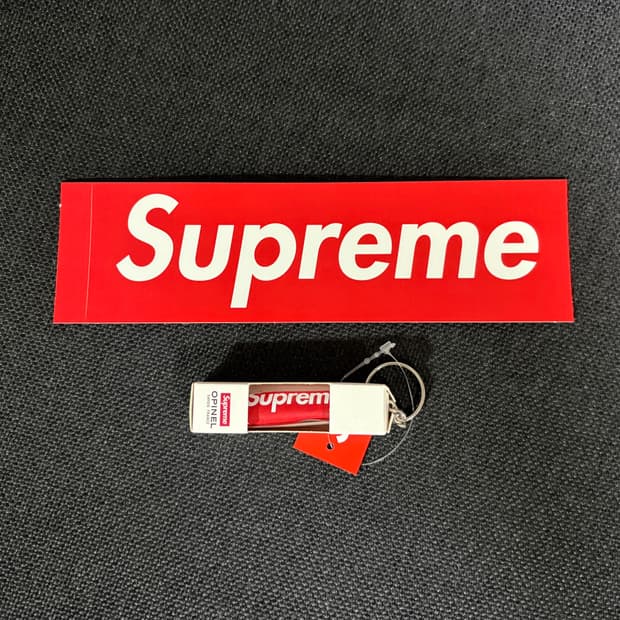 슈프림 x 오피넬 No.4 나이프 키체인 키링 스티커