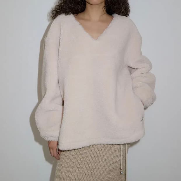 오버듀플레어 플리스 v넥 맨투맨