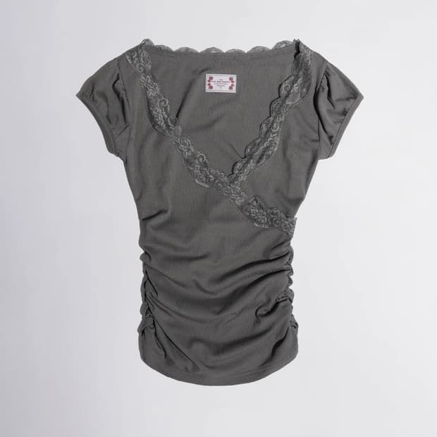 스컬프터 Lace Trim Wrap Tee 차콜