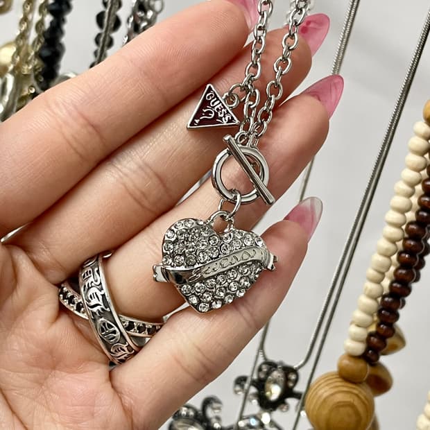 게스 하트 큐빅 토글 네크리스