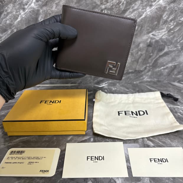 펜디 FF 스퀘어 레더 반지갑