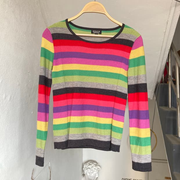 울 무지개 스트라이프 저스트핏 니트탑