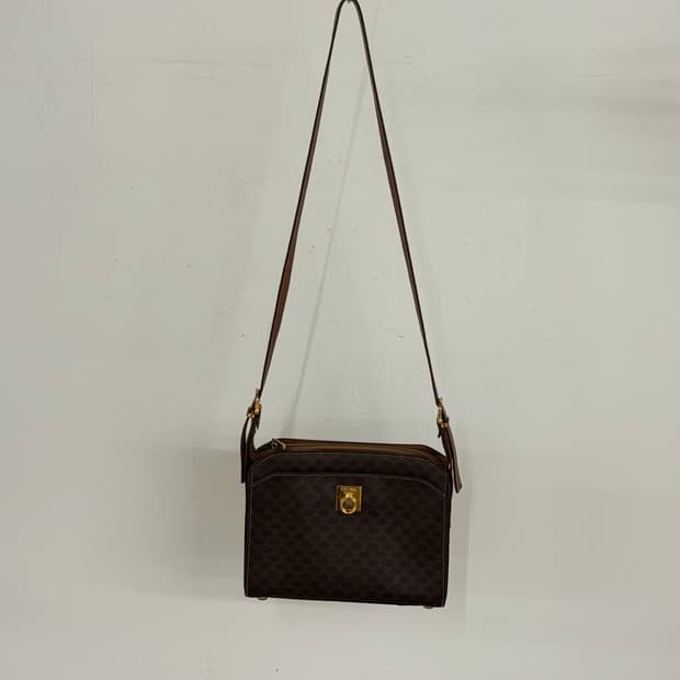 셀린느 브라운 마카담 크로스백 