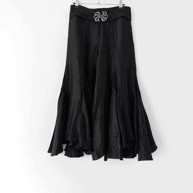 Mermaid fly buckle pants / black