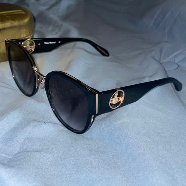 비비안 웨스트우드 2023‘s 선글라스 