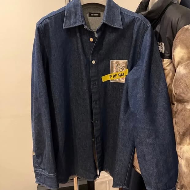 [다시는 볼 수 없는] 라프 시몬스 데님 실버 패치 로고 셔츠