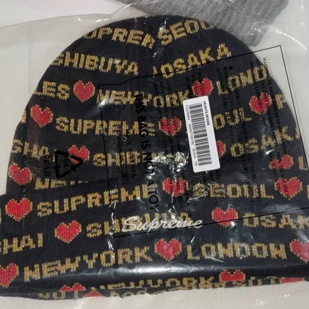 슈프림 하츠 비니