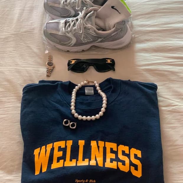 스포티앤리치 빈티지 맨투맨