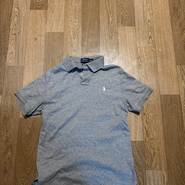 폴로신형카라티 새상품급 s사이즈 조금크게나온?