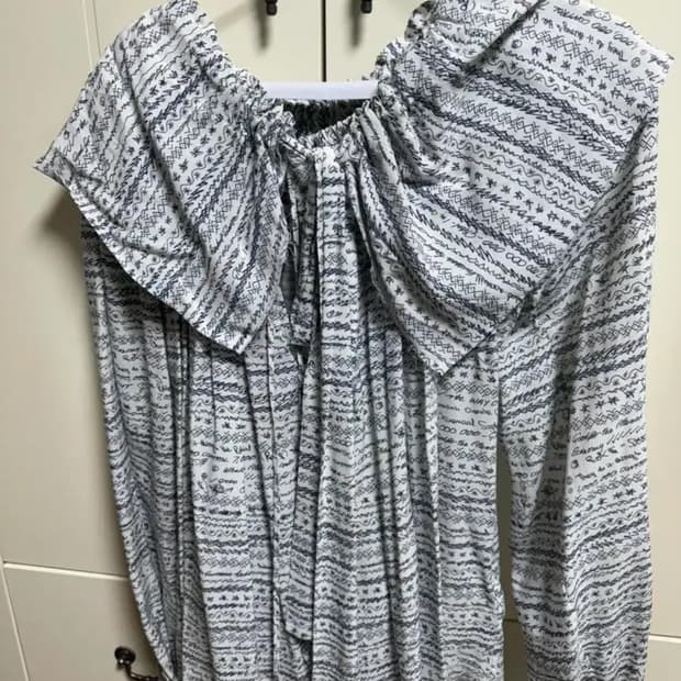 정가 118만원 (택o,새상품) 비비안웨스트우드 케이프 카라 블라우스