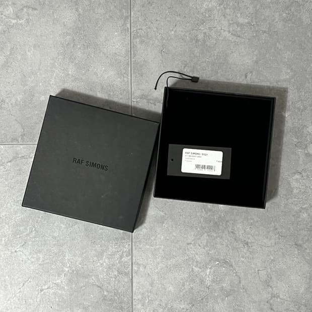 라프시몬스 R로고 목걸이