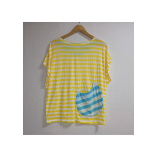 츠모리 치사토 옐로우 스트라이프 캣 포케 티셔츠