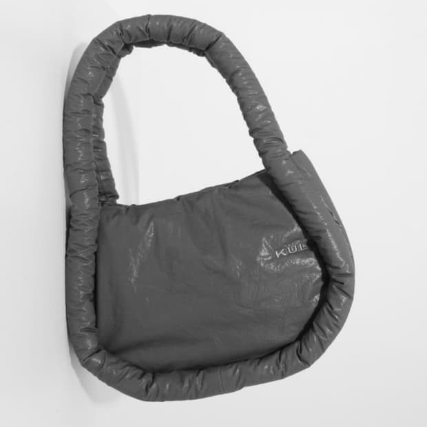 큘 패딩 숄더백