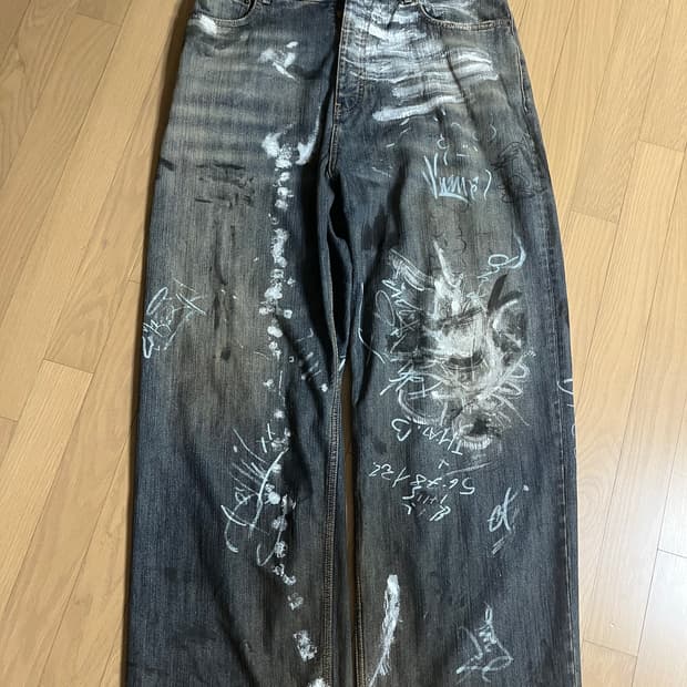 (M) 발렌시아가 그래피티 라지배기 데님 팬츠 중청