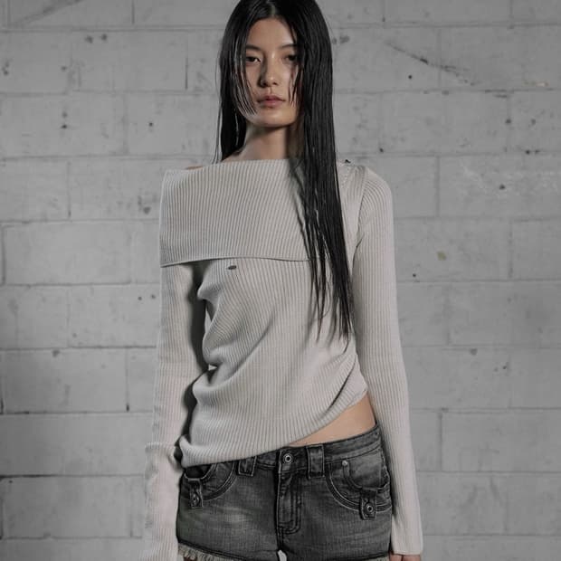 보헴서 오픈 카라 언밸런스드 니트 보헤미안서울 오프숄더니트