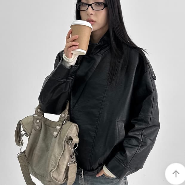 블랙업 하이넥 레더 점퍼