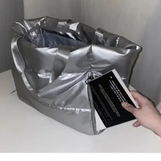 메탈릭 실버 패딩 빅백